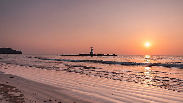 Nang Thong Beach